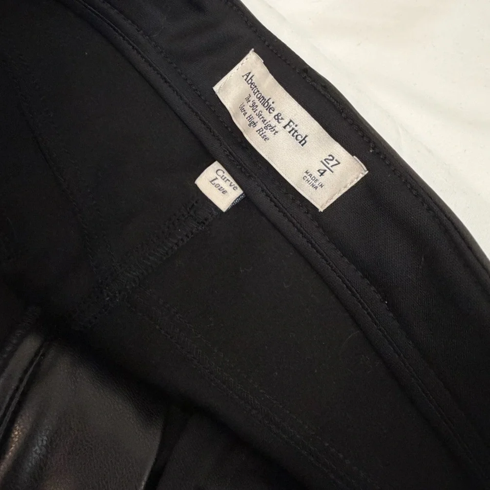 Abercrombie & Fitch Curve Love Vegan Leather 90s Straight Pant Black Size 27 - Picture 6 of 9